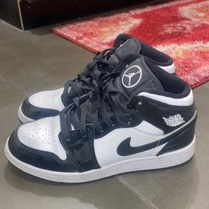 Nike Air Jordan 1 mid